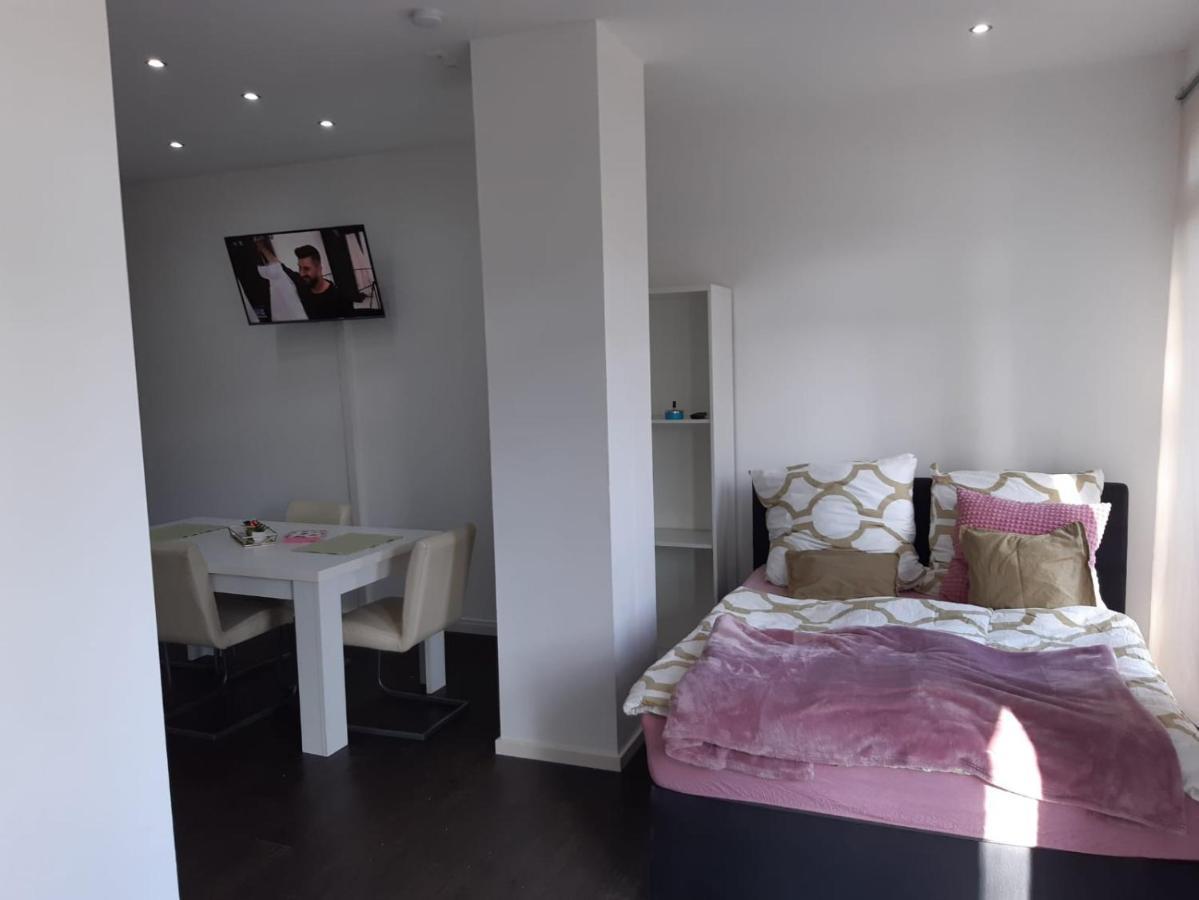 Luxurioese Wohnung Mit Eigenem Garten Аугсбург Екстериор снимка