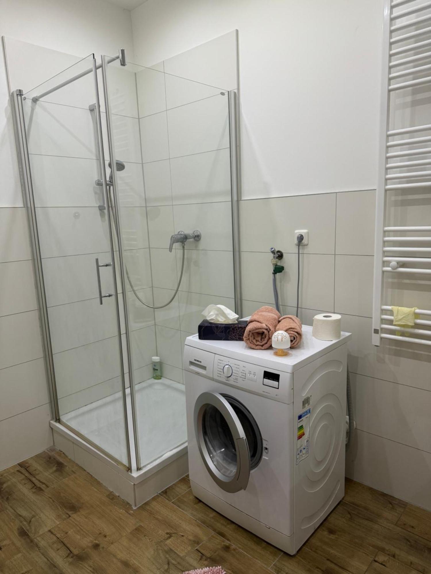 Luxurioese Wohnung Mit Eigenem Garten Аугсбург Екстериор снимка
