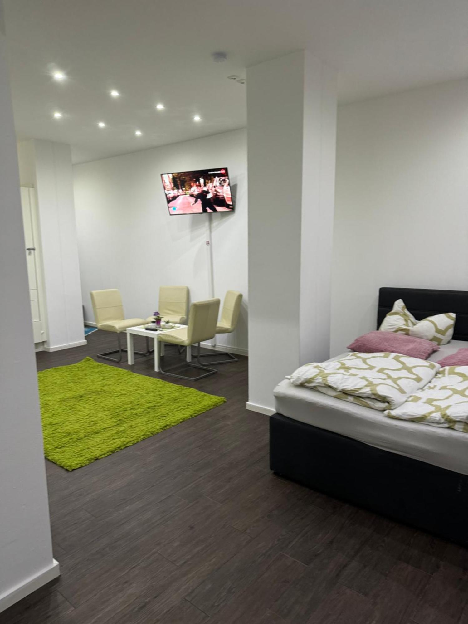 Luxurioese Wohnung Mit Eigenem Garten Аугсбург Екстериор снимка