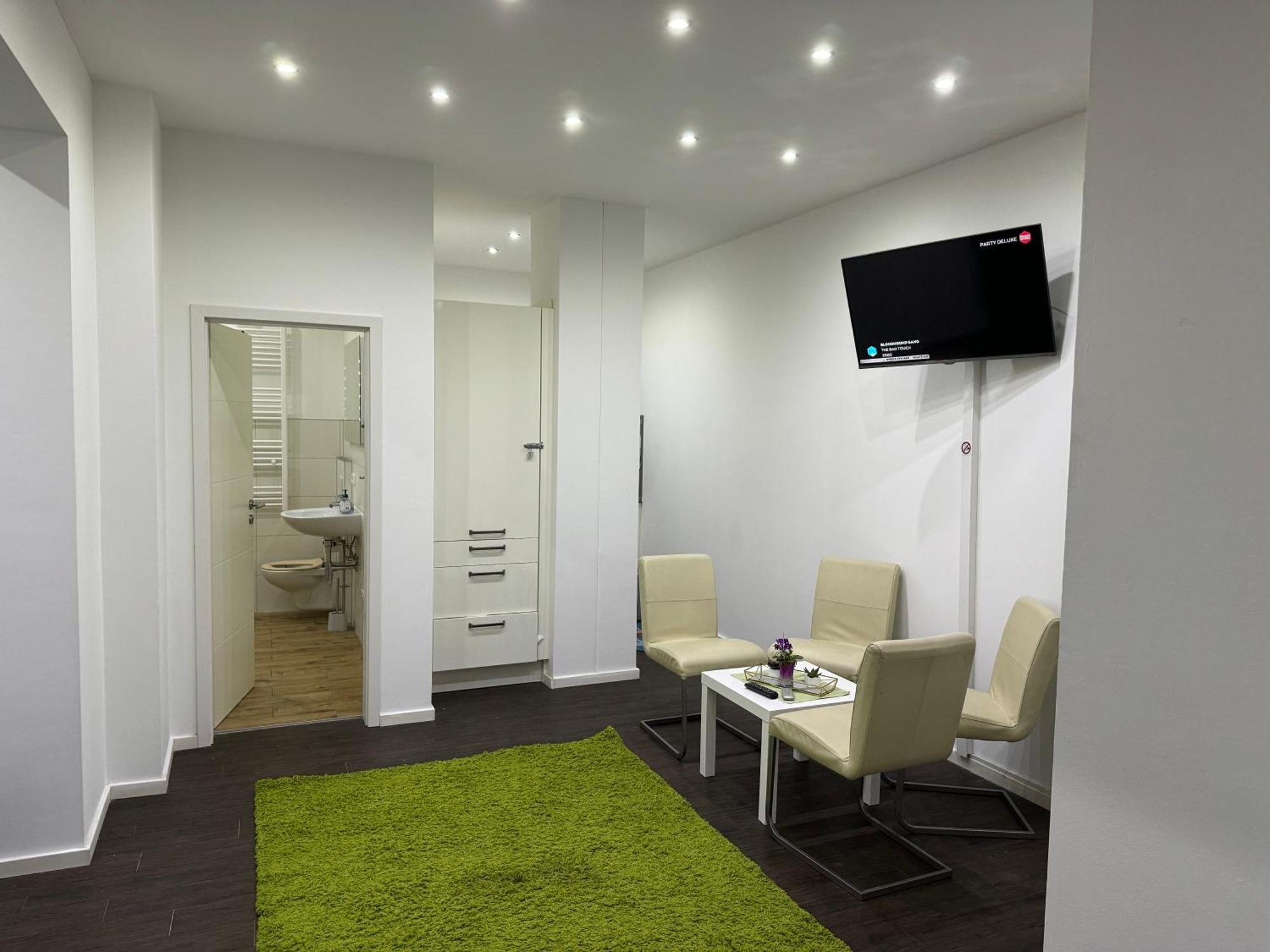 Luxurioese Wohnung Mit Eigenem Garten Аугсбург Екстериор снимка